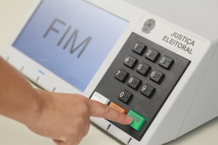 Após decisão de Zanin, urnas fechadas antes das 19h não podem ser reabertas