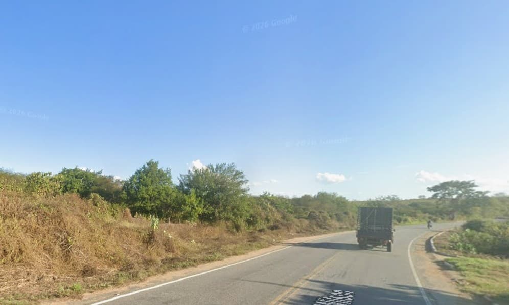 Acidente envolvendo duas motos e caminhão-pipa na BR-361 em Patos deixa um morto e dois feridos