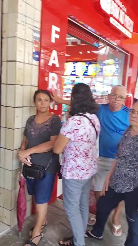 Fila para pagamento do IPTU gera confusão entre idosos em Mangabeira e PM é acionada