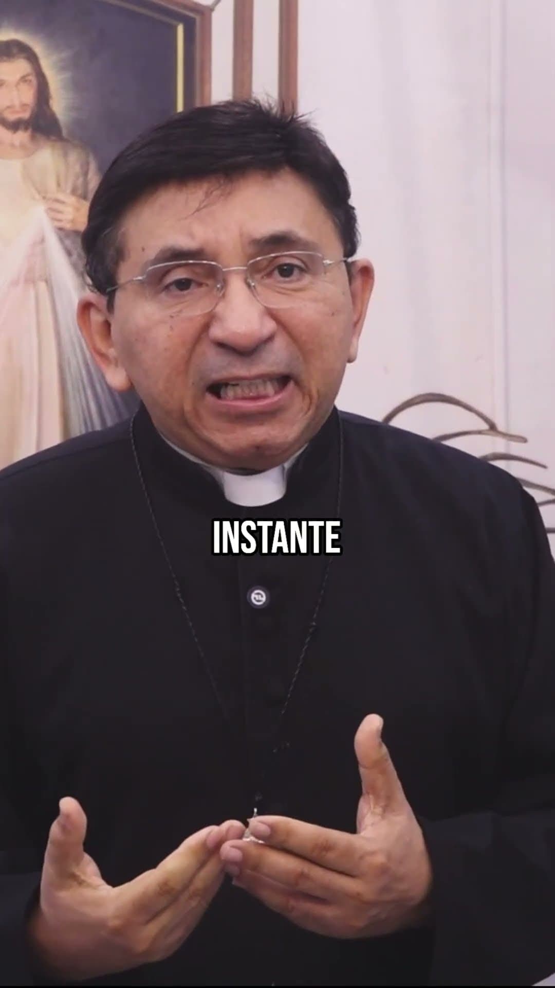 ✨ O Segredo da Imagem Viva: Microscópio Revela Detalhes #padresandro #guadalupe #shorts