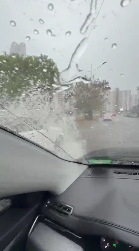 Acúmulo de água no bairro do Bessa, em João Pessoa