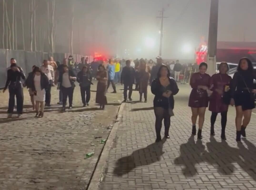 Comerciante relata público deixando São João de Bananeiras por dificuldades para ver e ouvir shows