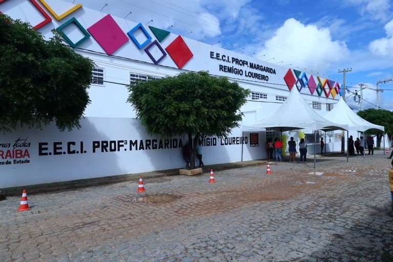 Sancionada lei que prioriza matrícula na rede estadual da Paraíba para crianças com pais ou responsáveis PCD's ou idosos