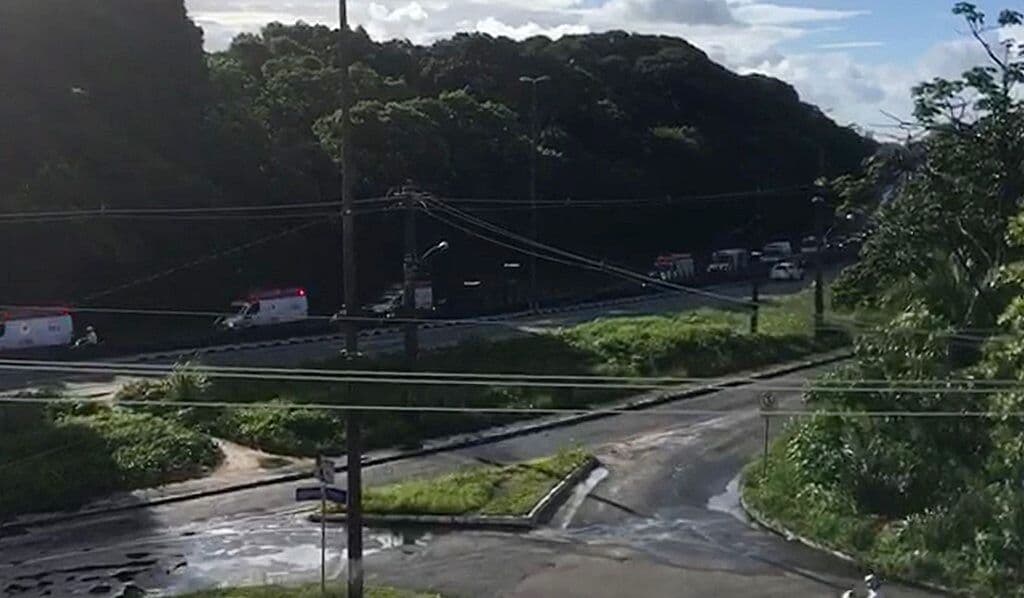 Multidão faz última homenagem ao ex-prefeito de Bayeux, Expedito Pereira durante cortejo nesta quinta-feira