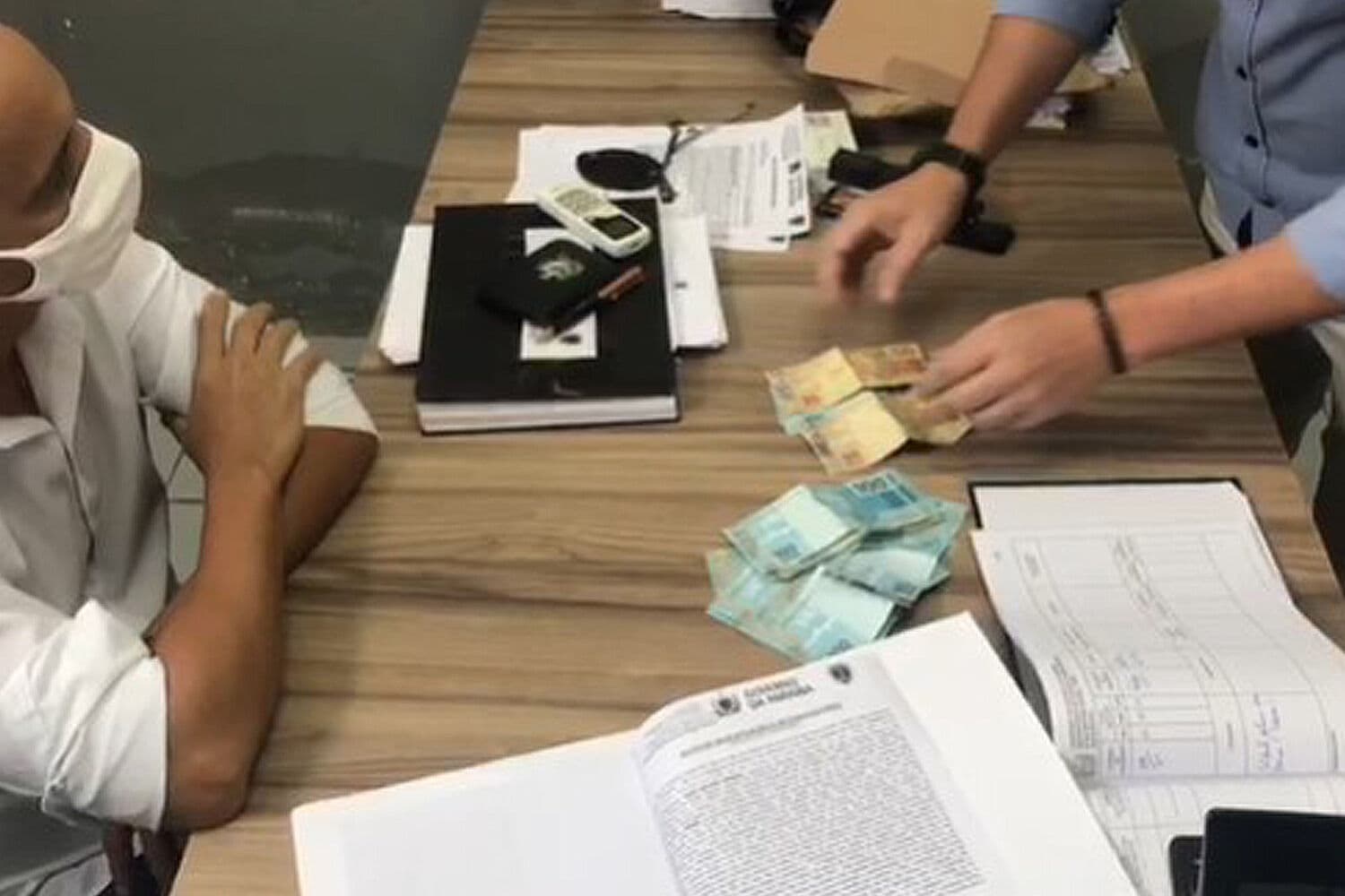 Delegada e escrivão presos na Operação ''Cara de pau'' ficarão afastados das funções até conclusão do inquérito