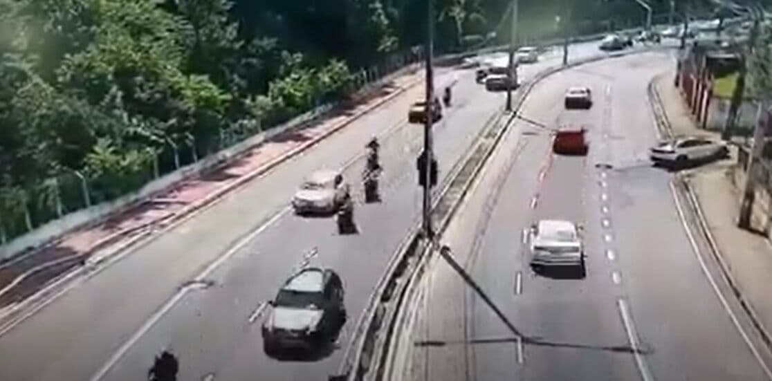 Cratera: prefeito Cícero diz que esgoto invadiu caixa de águas pluviais e corroeu pista da Pedro II e que todo trecho será verificado