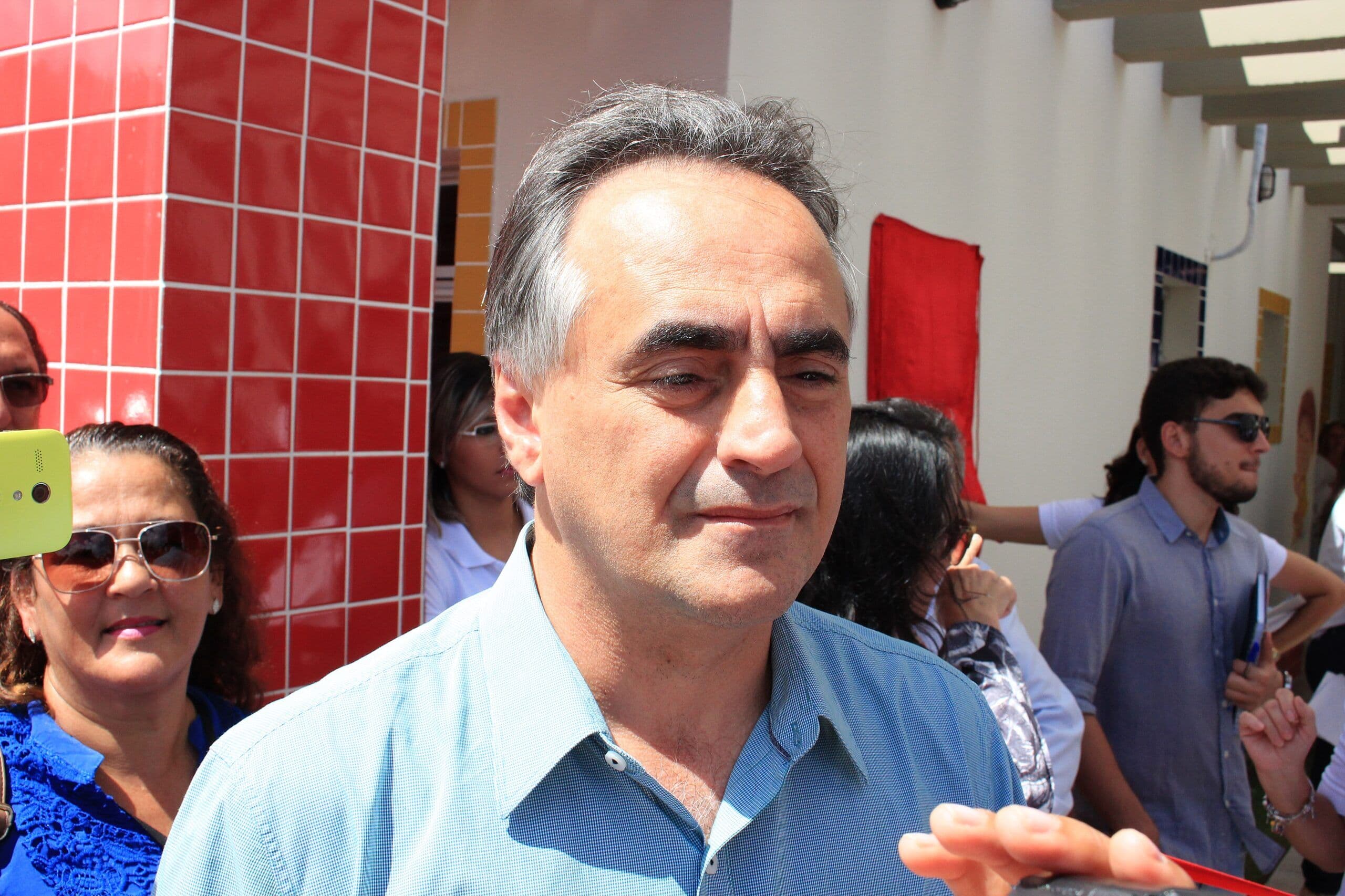 Luciano Cartaxo atola até o pescoço no lixo da Lagoa