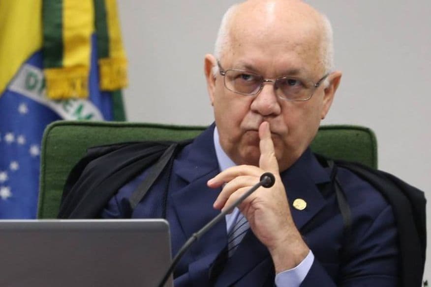Avião com ministro do STF cai na região de Paraty