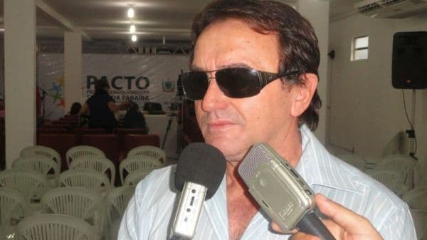 Ex-prefeito já recebeu quase meio milhão de reais em salário este ano na prefeitura de Sumé