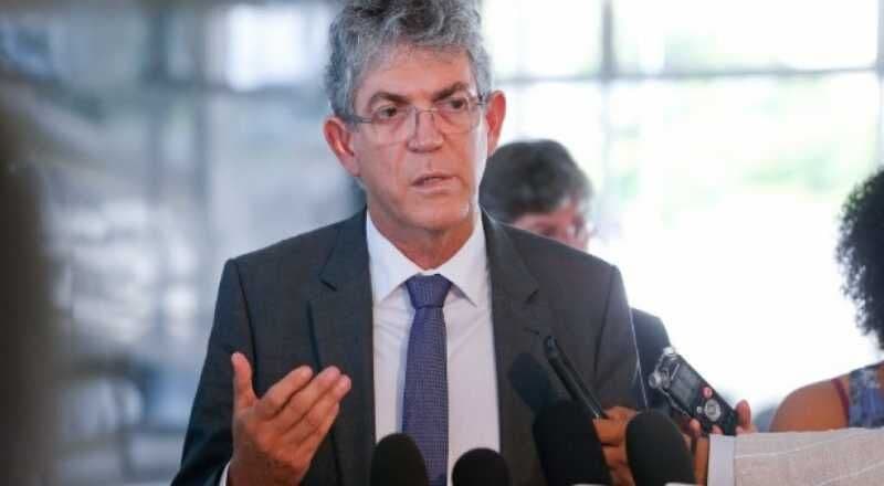 Paraíba paga pensão de 23 mil reais para Ricardo Coutinho e mais 5 ex-governadores; 6 viúvas também aparecem na lista