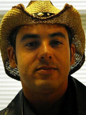 Ex-BBBs lamentam morte de André Cowboy no Twitter