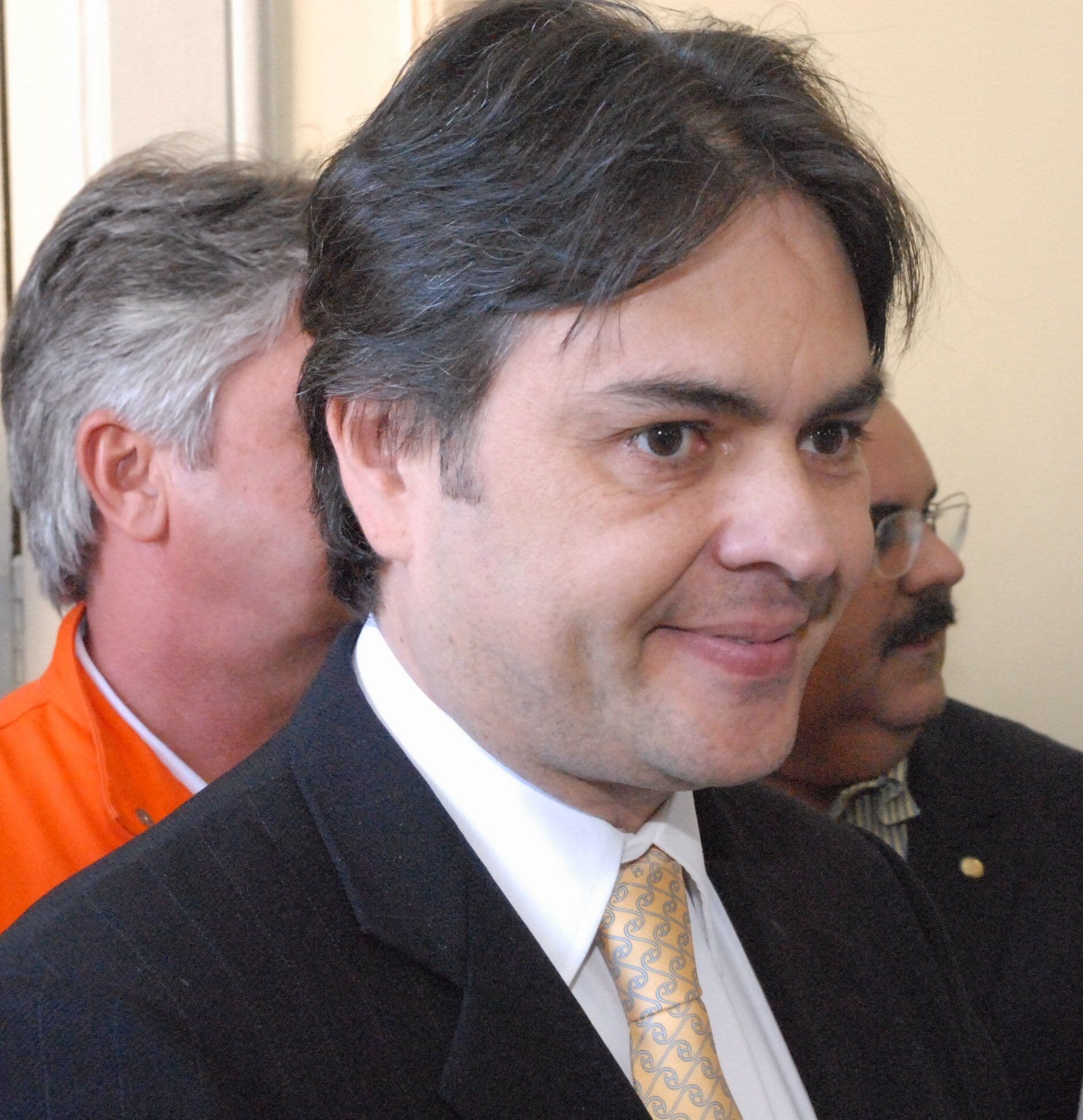 Cássio Cunha Lima diz que não veta possível candidatura de Cícero Lucena e que divergências ficaram no passado