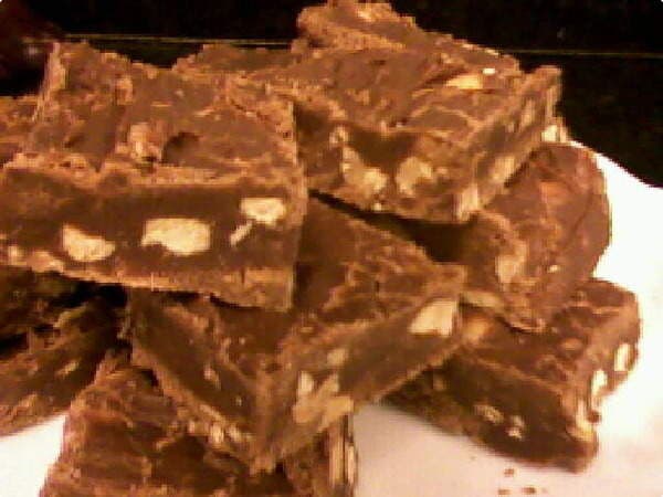 Aprenda a preparar pé-de-moleque com chocolate