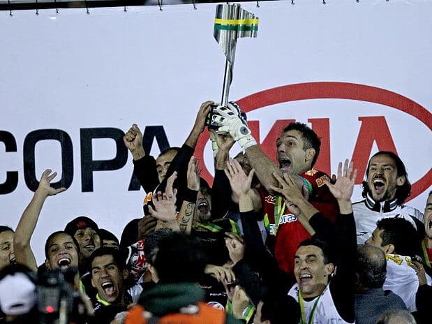 Em final dramática, Vasco conquista Copa do Brasil e coroa reações