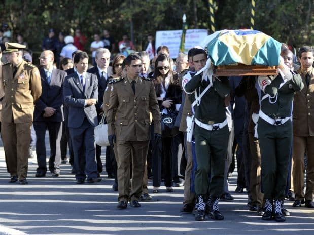 MG: corpo de Itamar é cremado em cemitério de Contagem