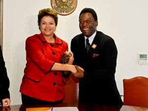 Dilma nomeia Pelé 'embaixador honorário' do Brasil para Copa 2014