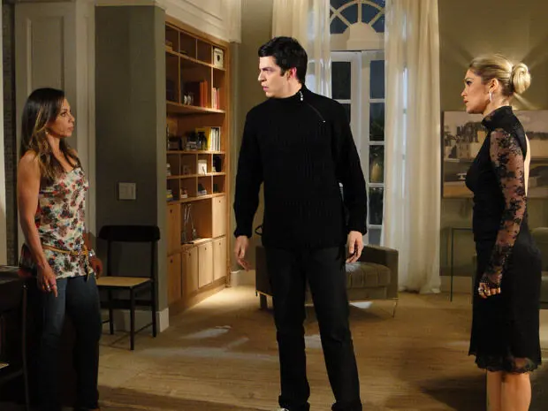 Em 'Morde & Assopra', Amanda conta para Ícaro que Rafael não é filho dele e de Naomi