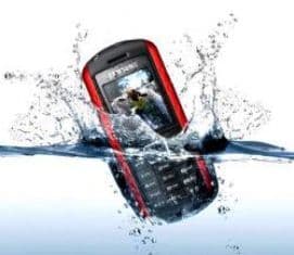 Aprenda a ressuscitar o celular que caiu na água