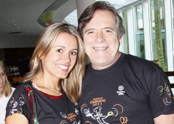Ator anuncia divórcio durante viagem romântica com esposa
