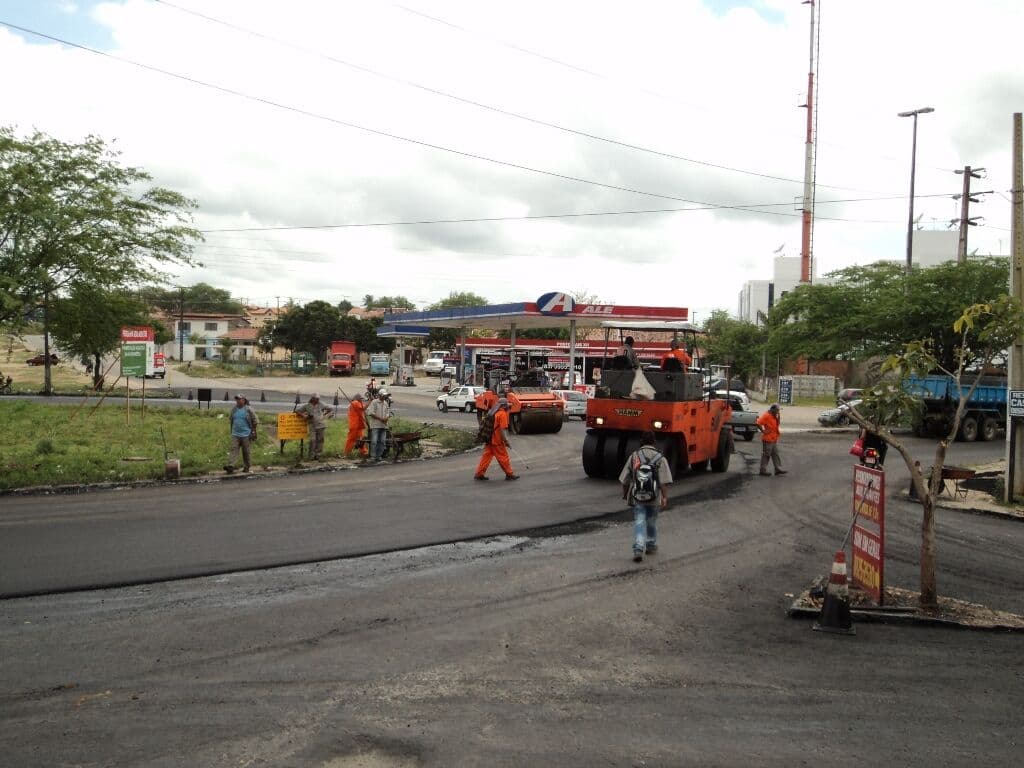 Veneziano anuncia conclusão de obras nasAvenidas Elpídio de Almeida e Dinamérica