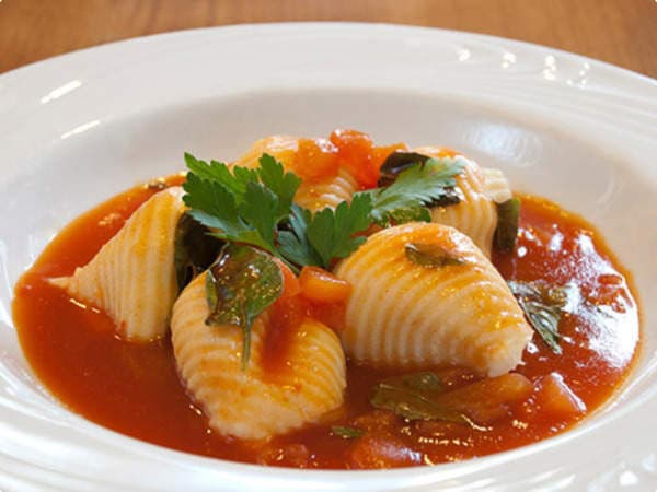 Prepare uma deliciosa massa recheada com ricota e espinafre