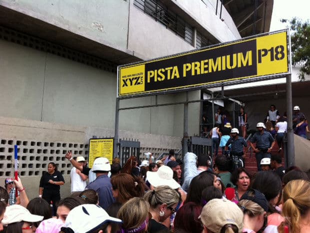 Portões do Morumbi são abertos para show de Justin Bieber