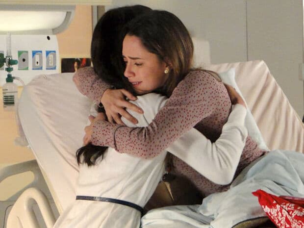 Ana pede para ver Manu e a perdoa pelo relacionamento com Rodrigo