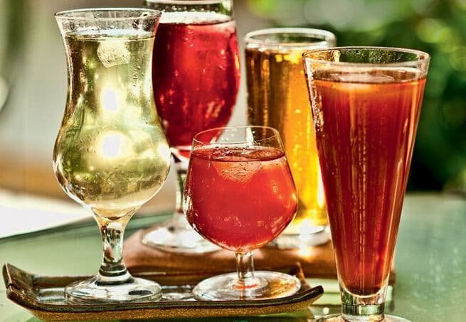 Aprenda a preparar drinks com chá gelado