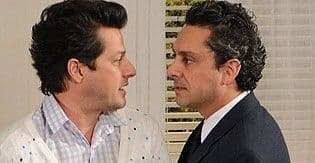 Fina Estampa: Crô se encanta ao ver Baltazar sem roupa