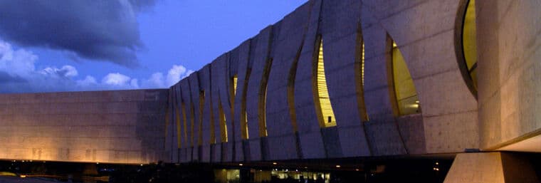 Indenização: AETC vai até o STJ para não pagar indenização a usuária "humilhada"