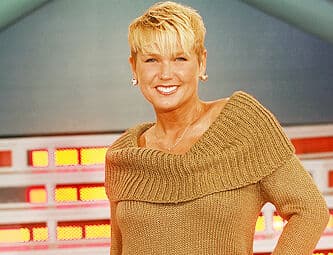 Xuxa diz não ter problemas em mostrar as pernas na TV