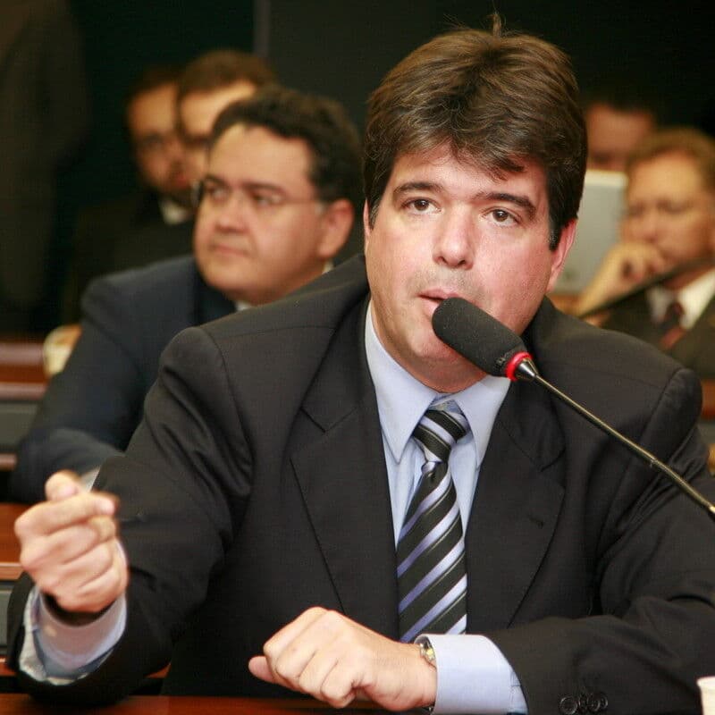 Ruy Carneiro é recebido por diretores e funcionários do Hospital Napoleão Laureano