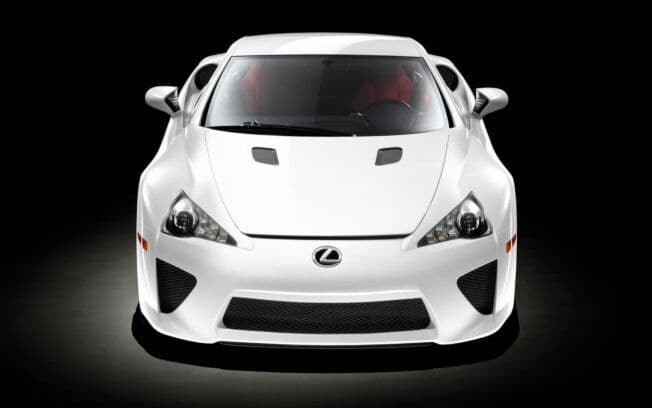 Toyota desafia os fabricantes de supercarros com o novo Lexus LF-A