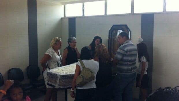 Dicró é velado em Mesquita, RJ; sambista morreu na noite desta quarta