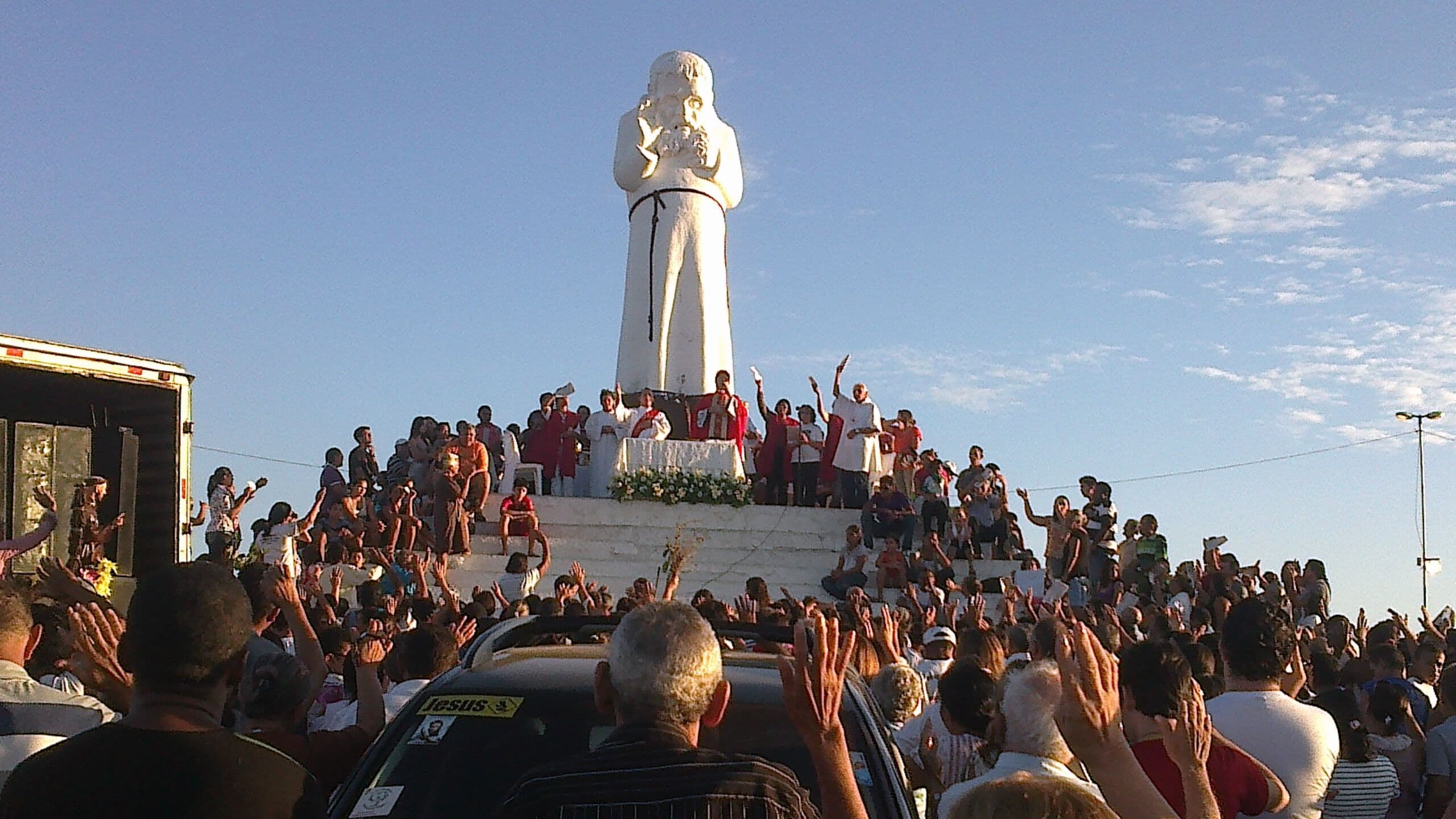 Mais de mil pessoas participaram de missa de Frei Damião em Sousa