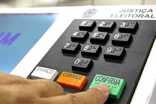 Eleitores inscritos no exterior não precisam justificar ausência