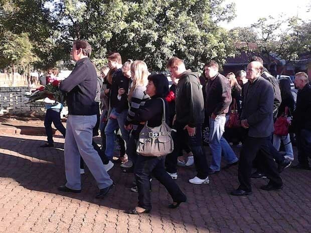 Corpo do irmão do ex-BBB Jonas é sepultado em Lajeado, RS