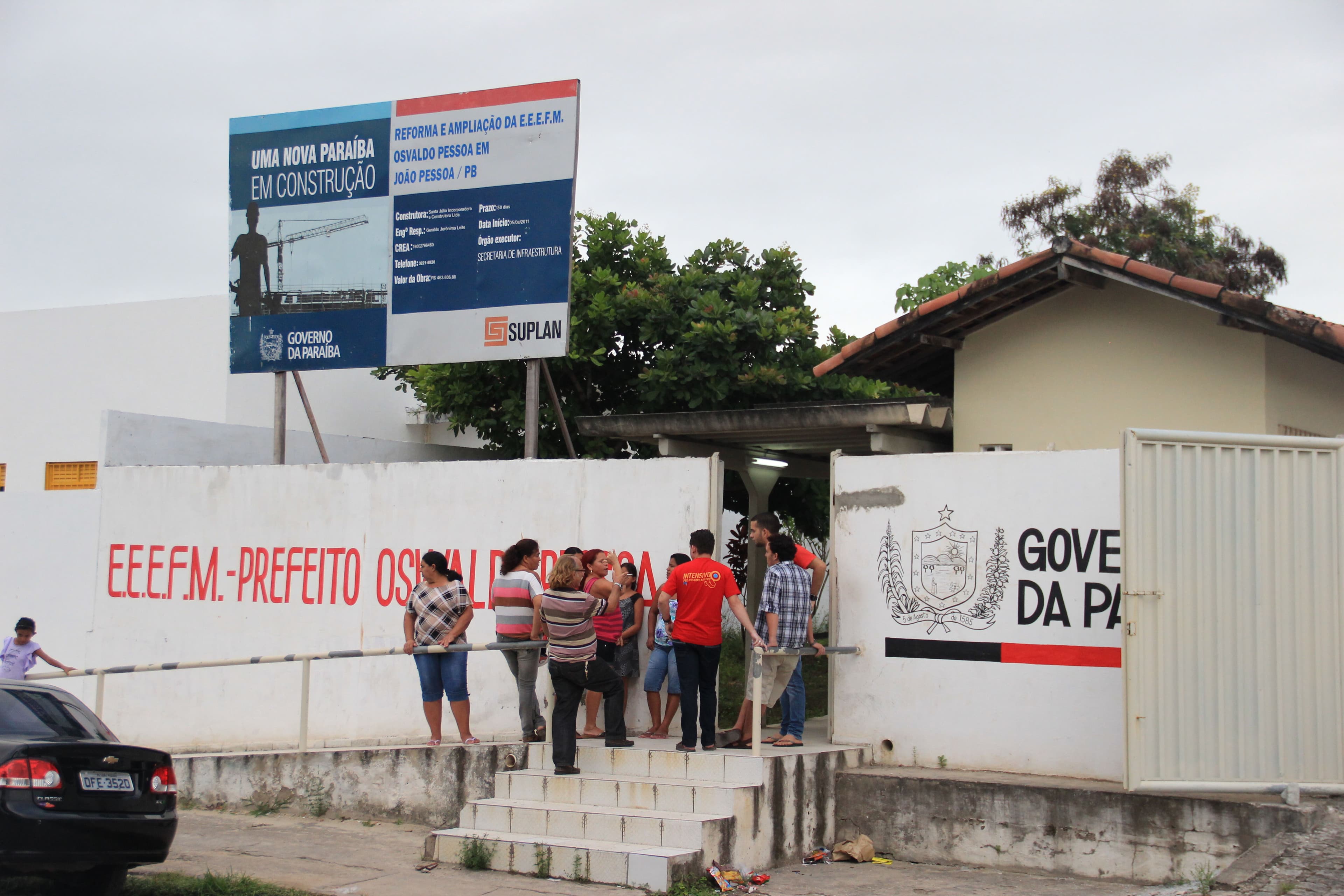 Veja imagens surpreendentes da escola em queparte do teto desabou em JP