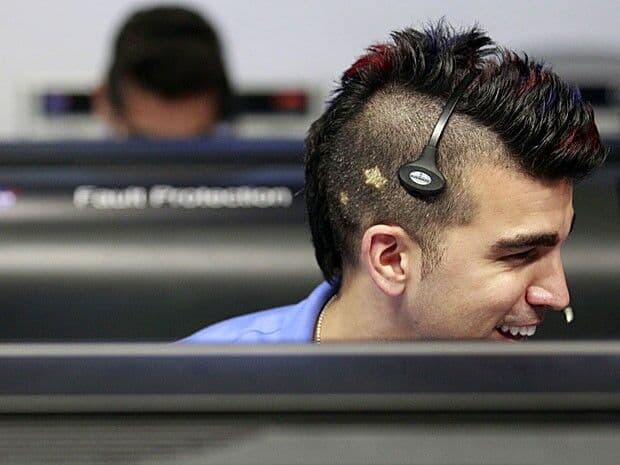 Moicano de diretor de voo da Nasa vira hit na internet durante missão