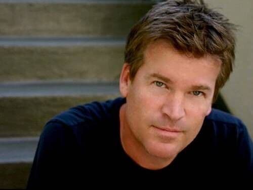 Ator de ‘Atividade paranormal 4’ morre aos 48 anos vítima de ataque cardíaco