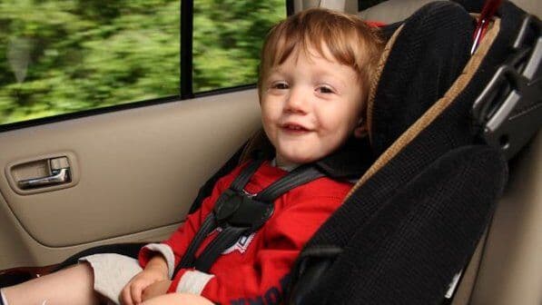 Nova lei na Paraíba obriga locadoras de veículos a oferecer cadeirinhas para crianças