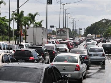 Engarrafamento marca início de semana em João Pessoa