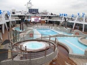 Passageiro morre após cair no maior navio de cruzeiros que está no Brasil