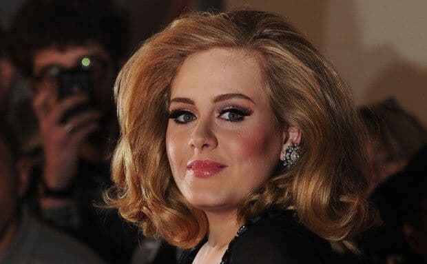 Adele aparecerá em público pela primeira vez após dar a luz