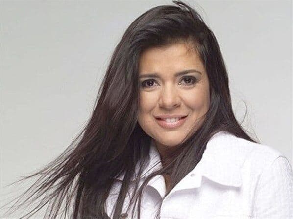 Traída, cantora Mara Maravilha acaba casamento, diz jornal