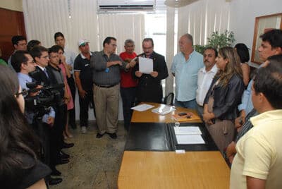 Câmara empossa mais 12 aprovados em seu último concurso público e anuncia nova convocação