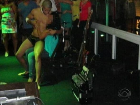 MP abre inquérito para apurar festa de Prefeitura com gogo boy em SC