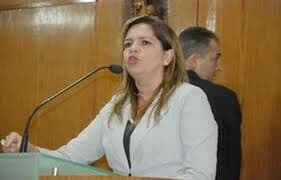 Vereadora leva consumidores à delegacia para prestar queixas contra a Energisa