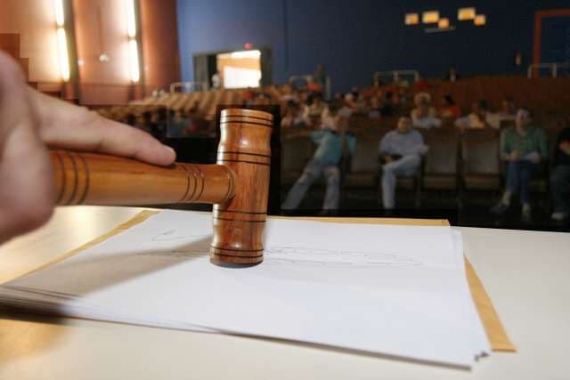 Leiloeiro oficial de Santa Cruz tem 15 dias para explicar ao TCE possíveis irregularidades em alienação e leilão de bens no valor de R$ 707 mil