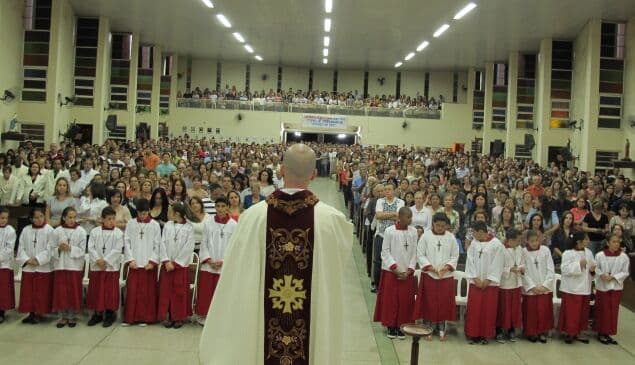 Padre Beto não saiu por apoiar gays, diz juiz